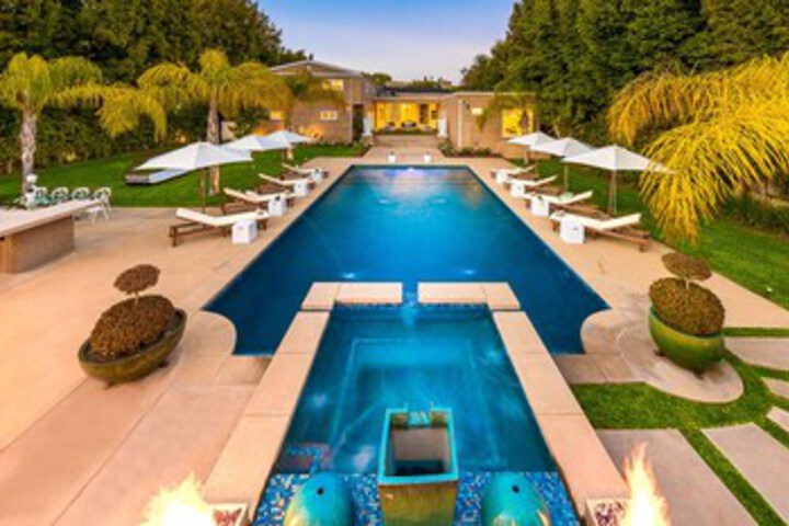 Pool 16 of 33