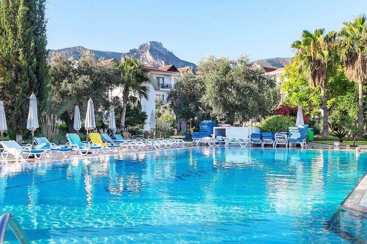 Hotel Pool