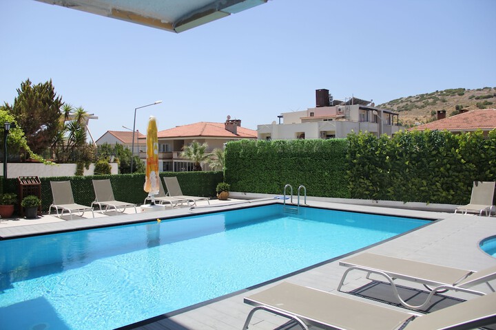 Pool 14 of 24