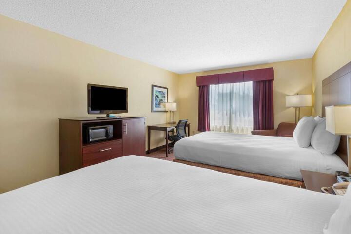 2 Double Beds High Speed Internet Accessible Microwave and Refrigerator, Coffee Maker Ir (6 of 7)