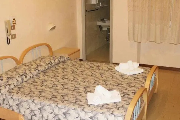 Room 4 of 31