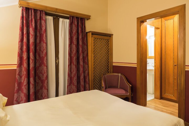 Room 40 of 172