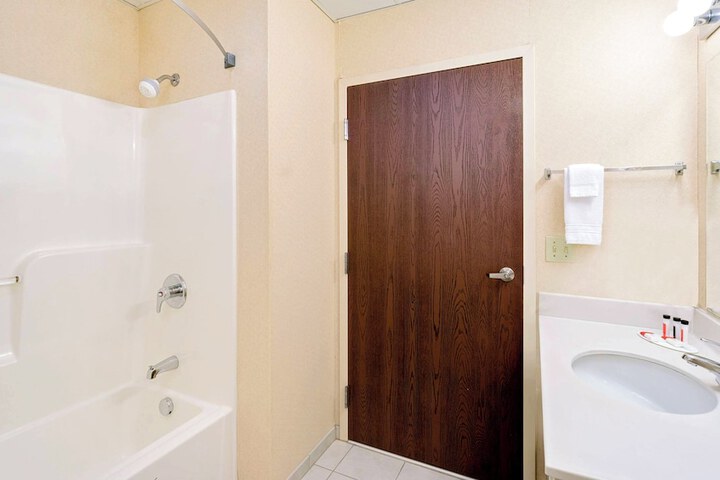 Room 17 of 32