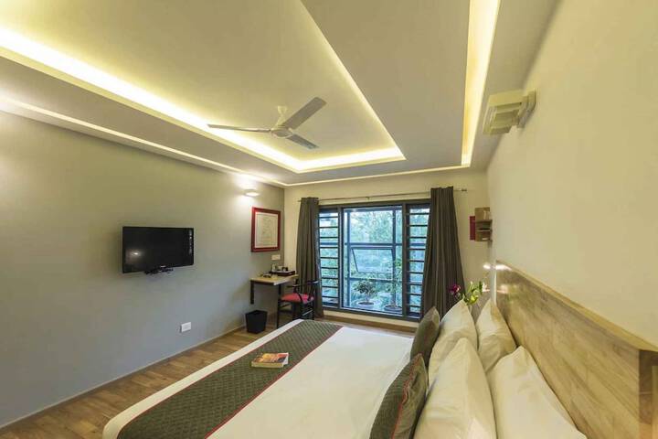 Room 9 of 30