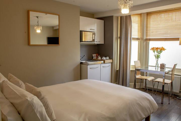 Room 3 of 52
