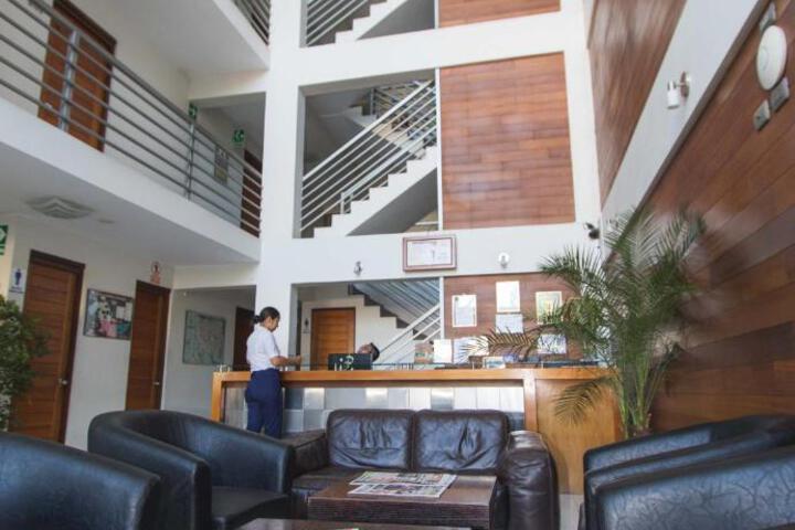 Exterior of Hotel Boulevard Plaza