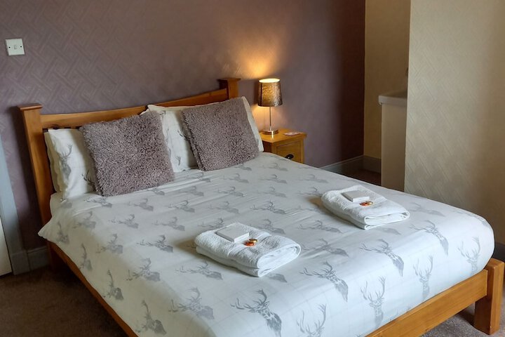 Room 8 of 28
