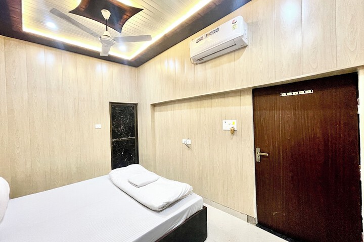 Room 19 of 39