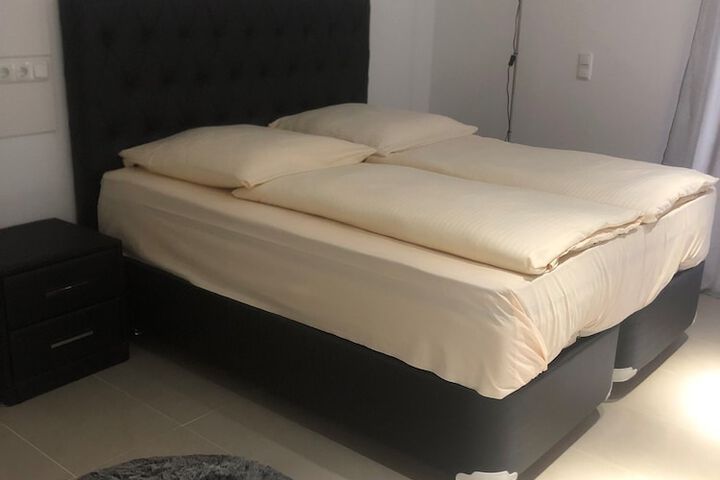 Room 8 of 35
