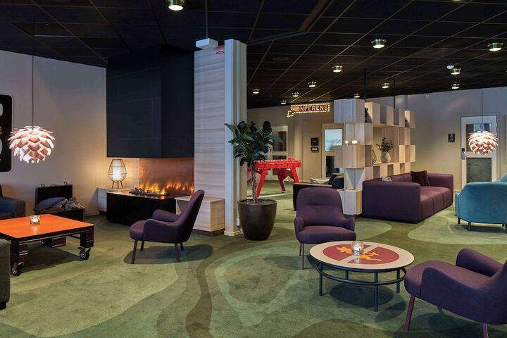 Entrance & Lobby