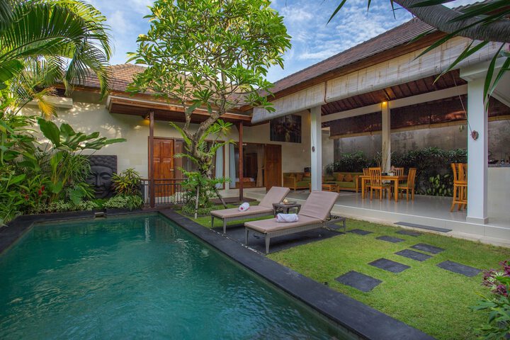 Hotel Pool