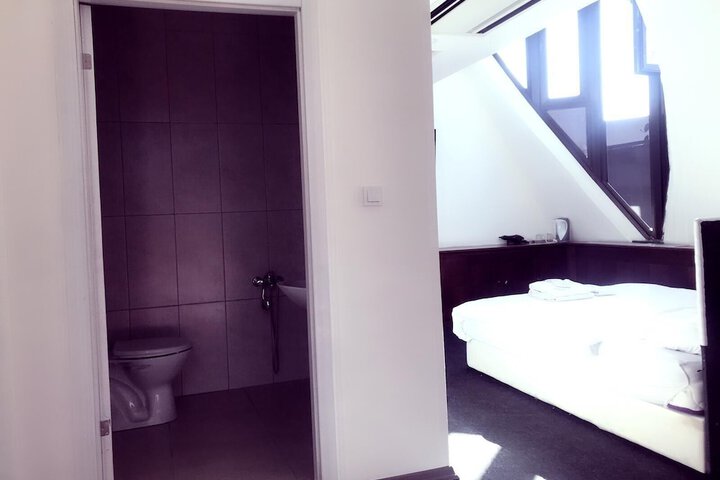 Room 3 of 8