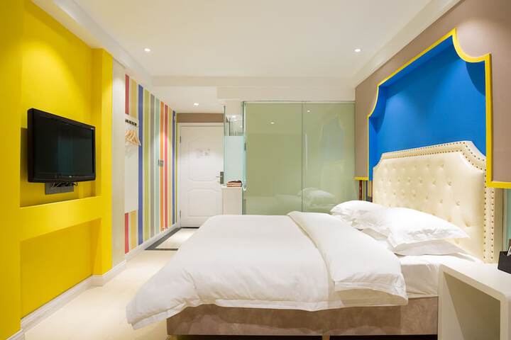Room 14 of 33