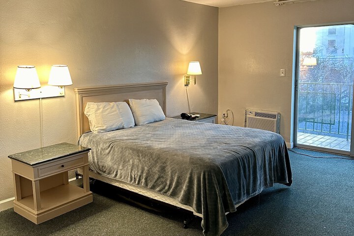 Standard | King Bed (4 of 10)