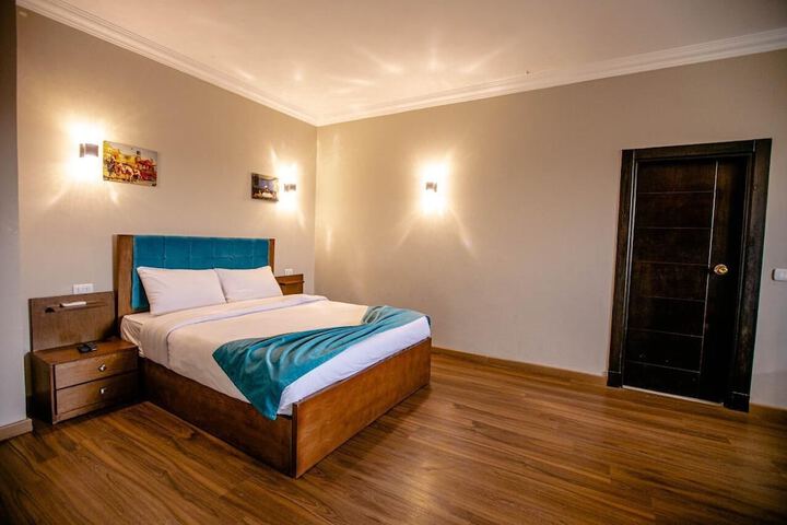 Room 10 of 42