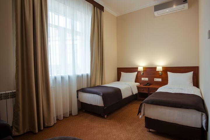 Room 6 of 24