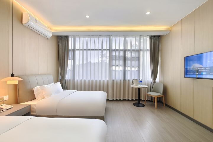 Room 3 of 7