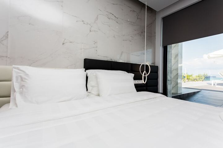 Room 8 of 48