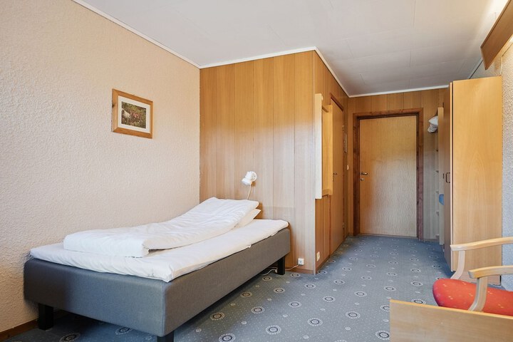 Room 12 of 50