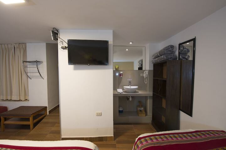 Room 13 of 82