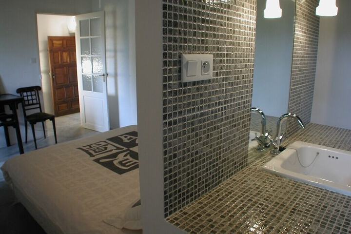 Room 9 of 37