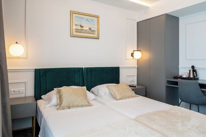 Room 26 of 115