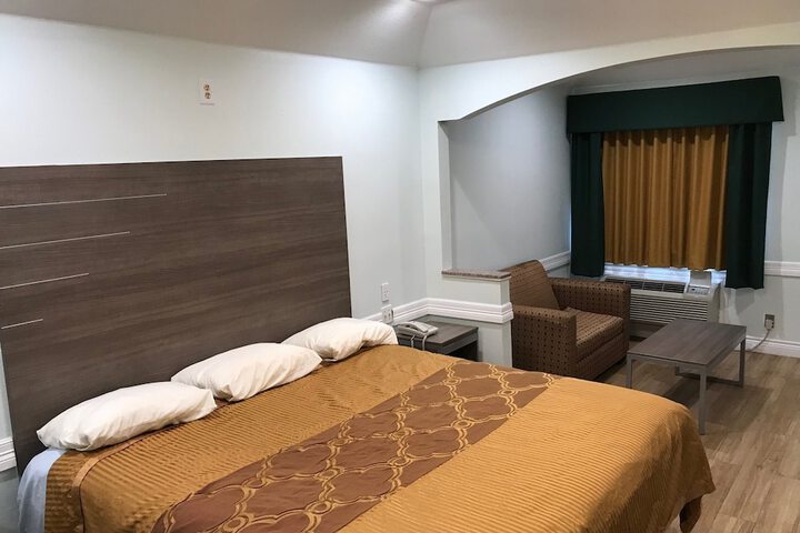 Room 6 of 26