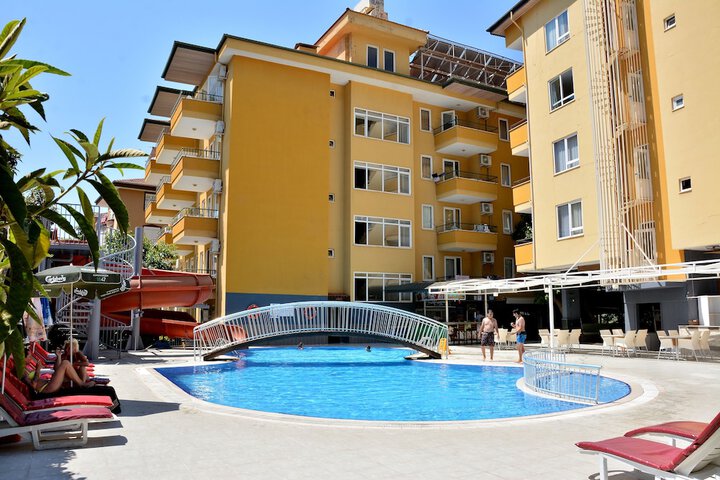 Hotel with Pool