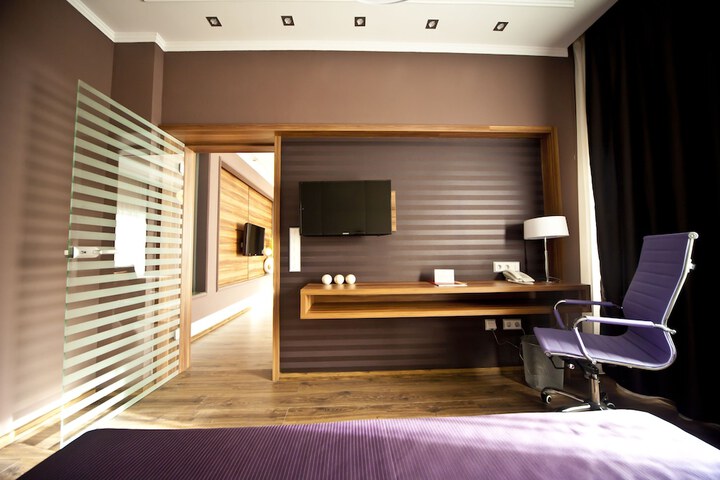 Room 28 of 44