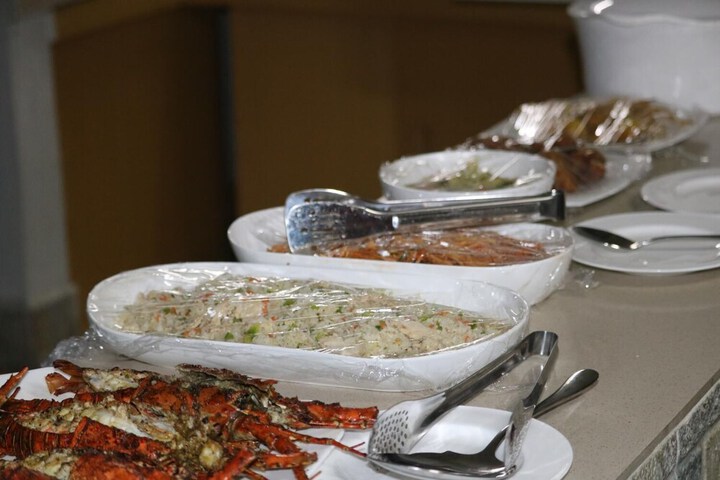 Dining 16 of 38