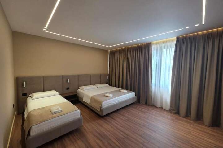 Room 34 of 104