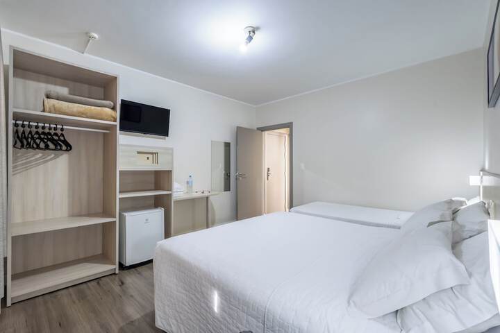 Room 32 of 76