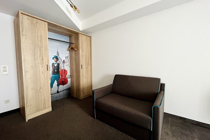 Room 10 of 23