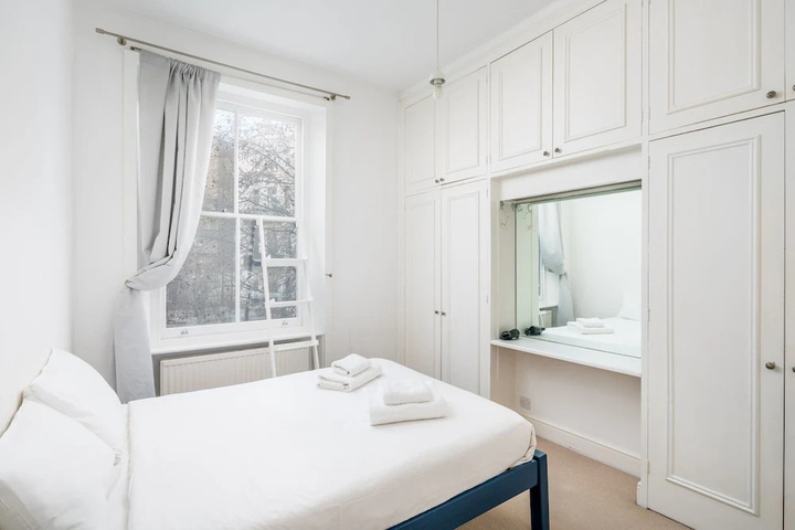 Room 3 of 9