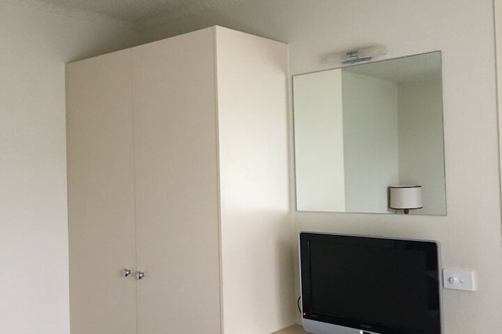 Room 12 of 32