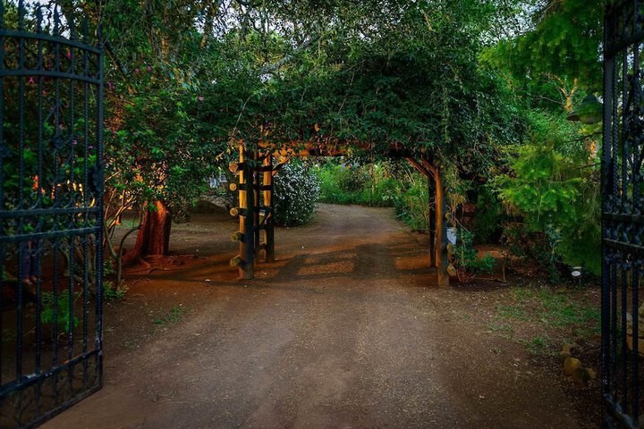 Hotel Exterior 9 of 14