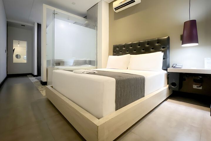 Room 28 of 68