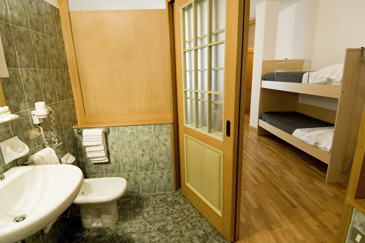 Room 15 of 18