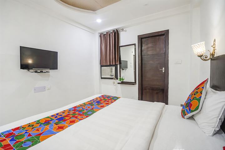 Room 12 of 32