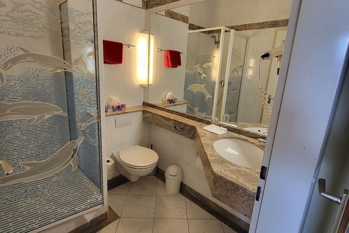 Room 14 of 22