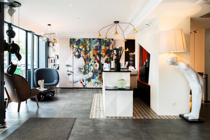 Entrance & Lobby