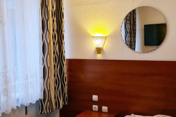 Room 27 of 91