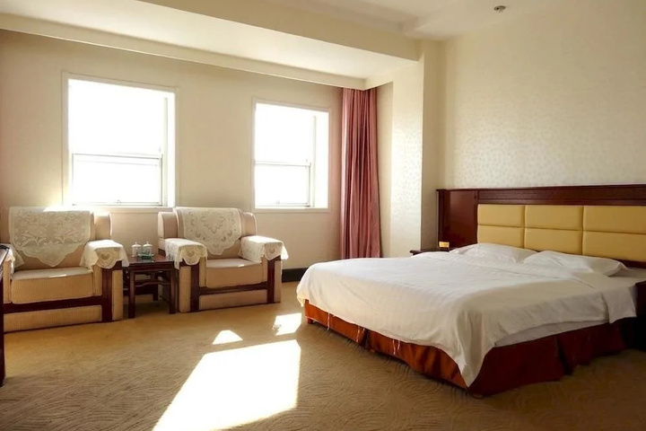 Room 5 of 9