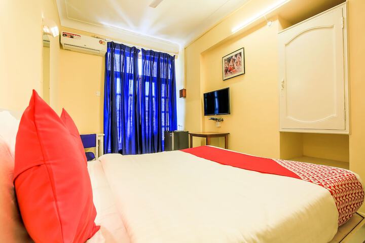 Room 11 of 28