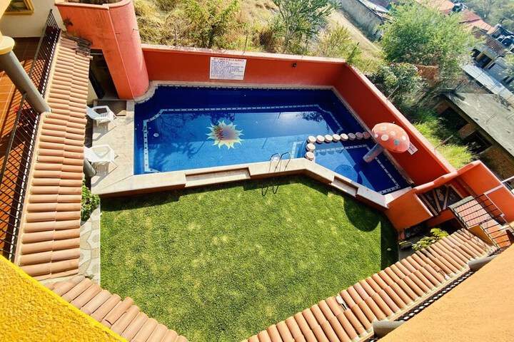 Pool 21 of 28