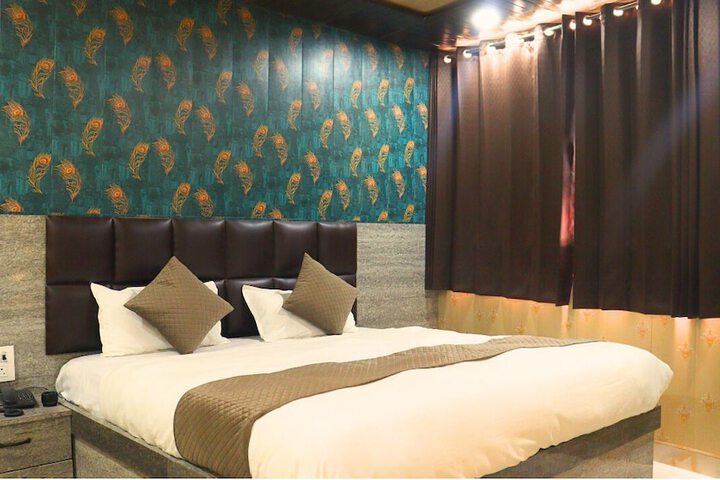 Room 10 of 25