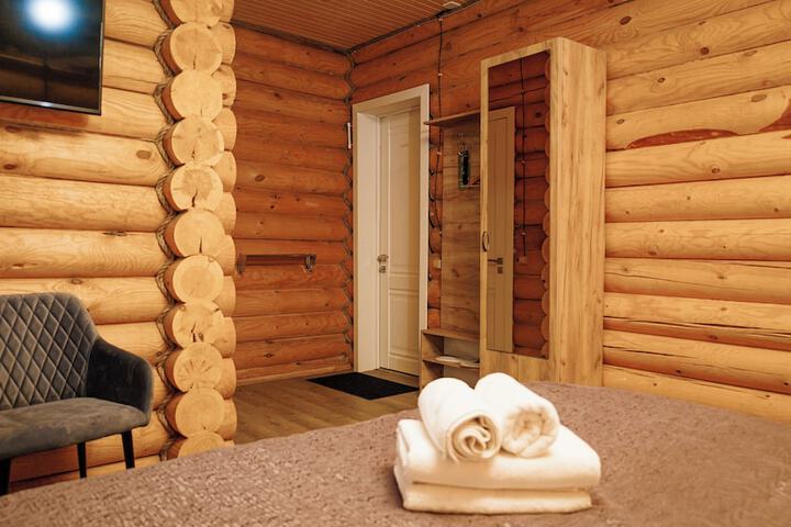 Room 3 of 27