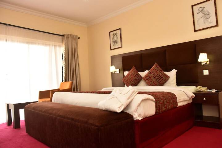 Room 6 of 17
