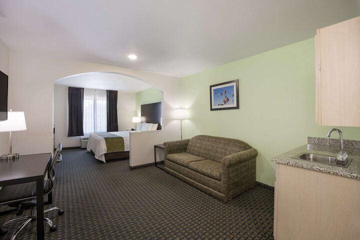 Room 22 of 38