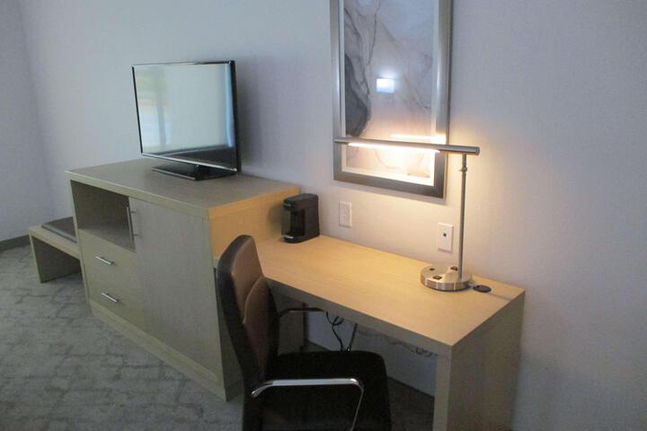 1 King Bed Microfridge 50flat High Speed Full Breakfast (17 of 20)